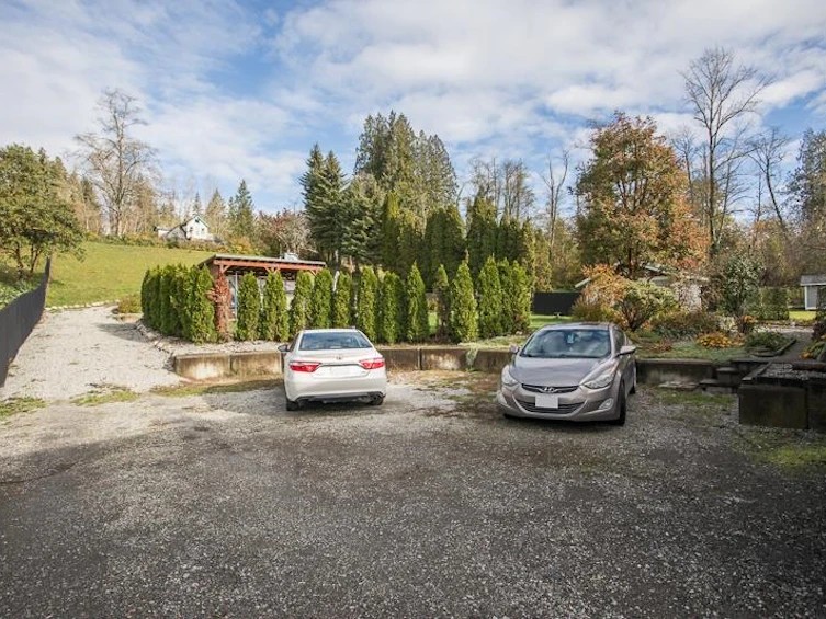 27201 Lougheed Highway, Maple Ridge, BC, V2W 1M4 - 27