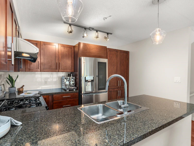 688 W 6th Avenue, Vancouver, BC, V5Z 1A3 - 7