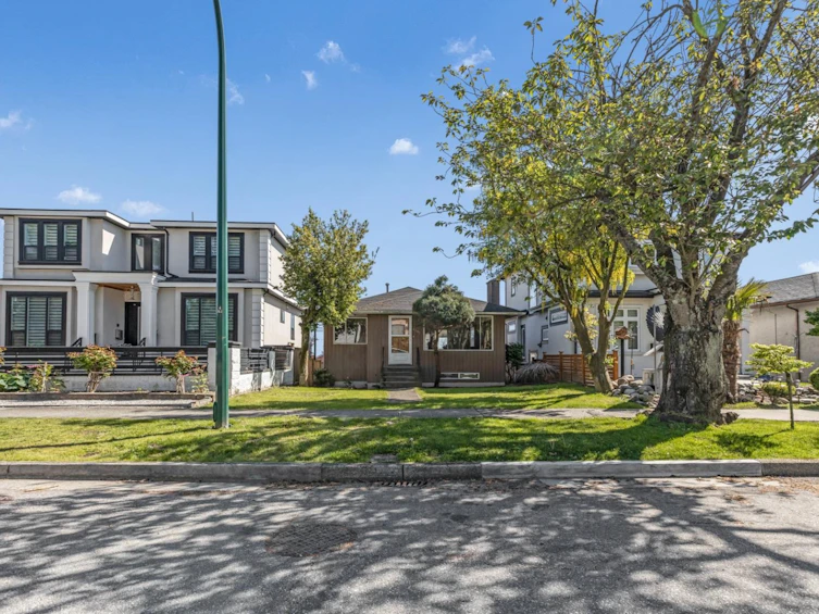 1362 E 60th Avenue, Vancouver, BC, V5X 2A9 - 2