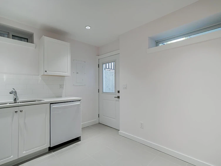 2768 E 25th Avenue, Vancouver, BC, V5R 1H7 - 24