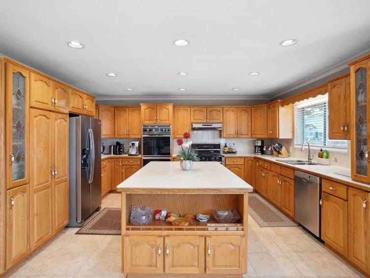 1387 Springer Avenue, Burnaby, BC, V5B 3M2 - 8