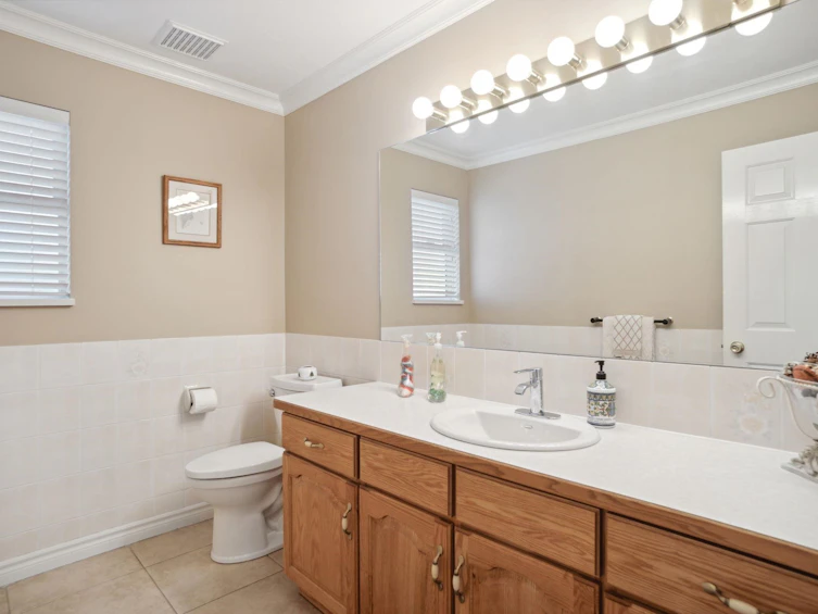 1387 Springer Avenue, Burnaby, BC, V5B 3M2 - 23
