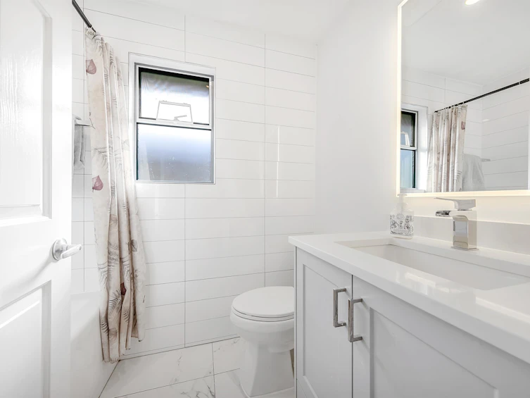 25-2133 St. Georges Avenue, North Vancouver, BC, V7L 3K5 - 16