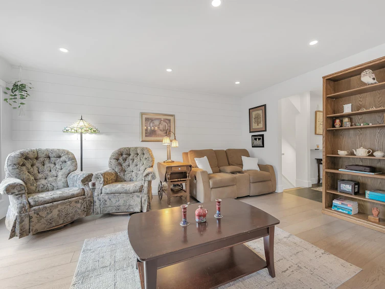 25-2133 St. Georges Avenue, North Vancouver, BC, V7L 3K5 - 4