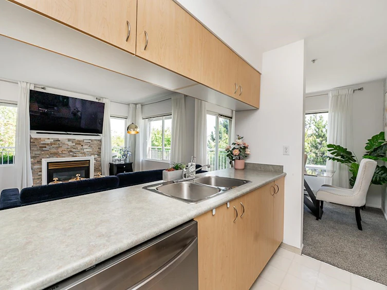 303-6359 198 Street, Langley, BC, V2Y 2E3 - 6