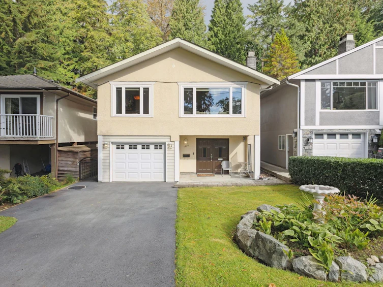 1520 Burrill Avenue, North Vancouver, BC, V7K 1L9 - 2