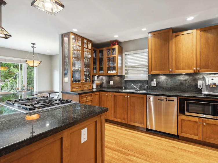 1520 Burrill Avenue, North Vancouver, BC, V7K 1L9 - 10