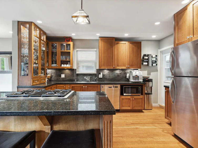 1520 Burrill Avenue, North Vancouver, BC, V7K 1L9 - 11