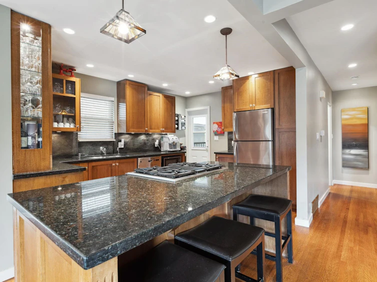 1520 Burrill Avenue, North Vancouver, BC, V7K 1L9 - 14