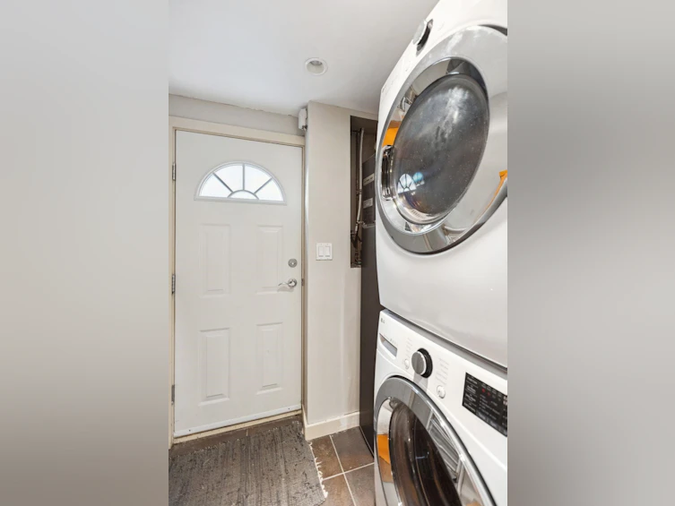 1520 Burrill Avenue, North Vancouver, BC, V7K 1L9 - 23