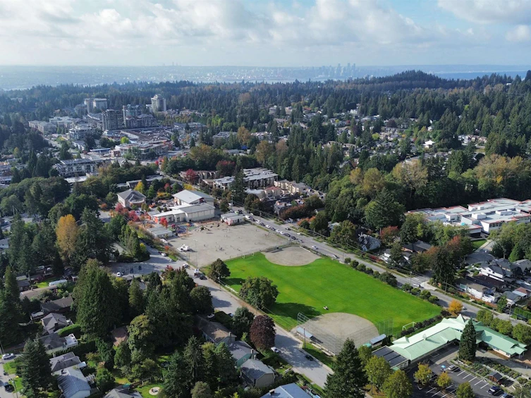 1520 Burrill Avenue, North Vancouver, BC, V7K 1L9 - 36