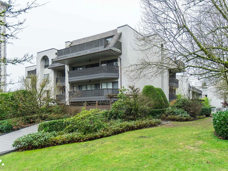 301 - 1945 Woodway Place, Burnaby BC V5B 4S4