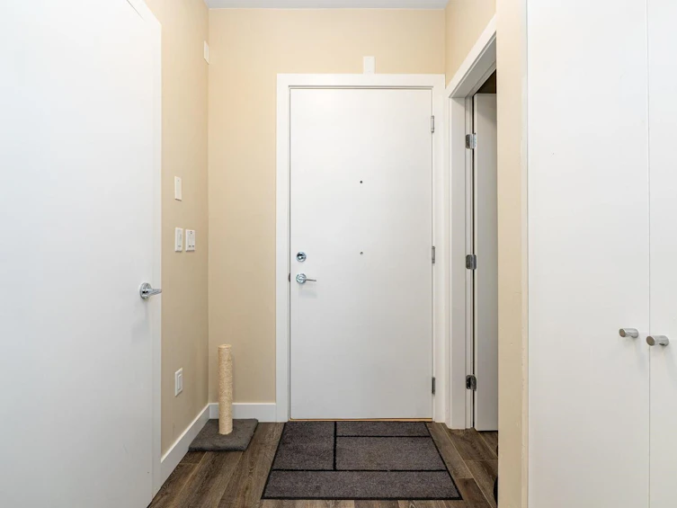 215-2889 E 1st Avenue, Vancouver, BC, V5M 0G2 - 2