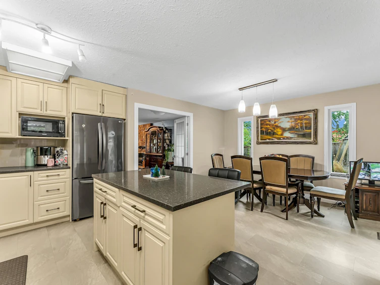 14225 18 Avenue, Surrey, BC, V4A 7C1 - 18