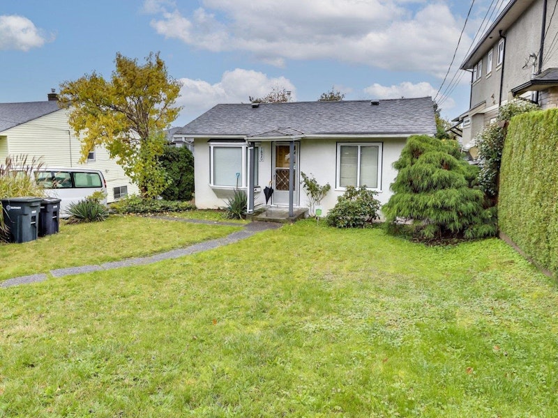7820 14th Avenue, Burnaby BC V3N 2B2