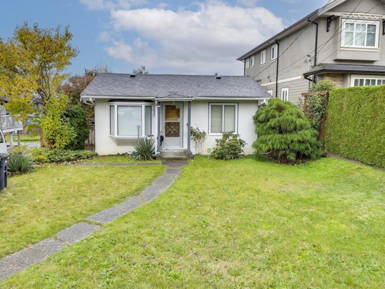 7820 14th Avenue, Burnaby, BC, V3N 2B2 - 2