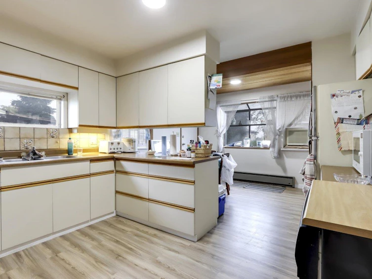 7820 14th Avenue, Burnaby, BC, V3N 2B2 - 7