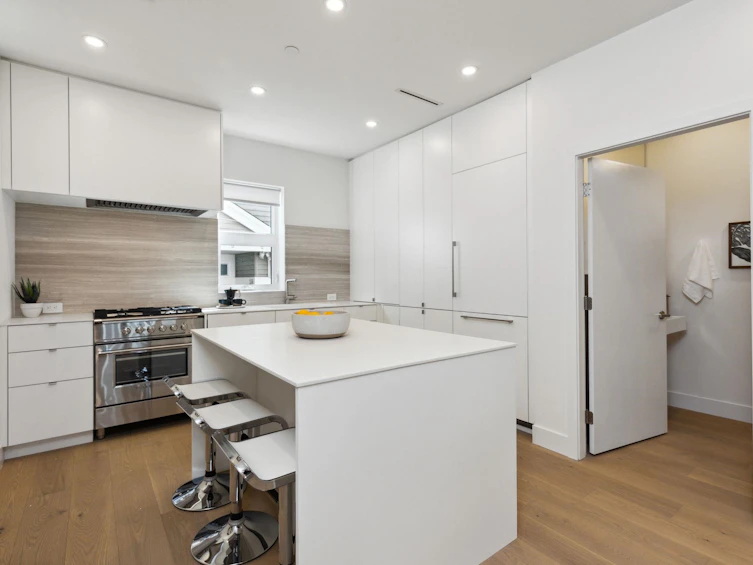 3232 Columbia Street, Vancouver, BC, V5Y 1Y7 - 11