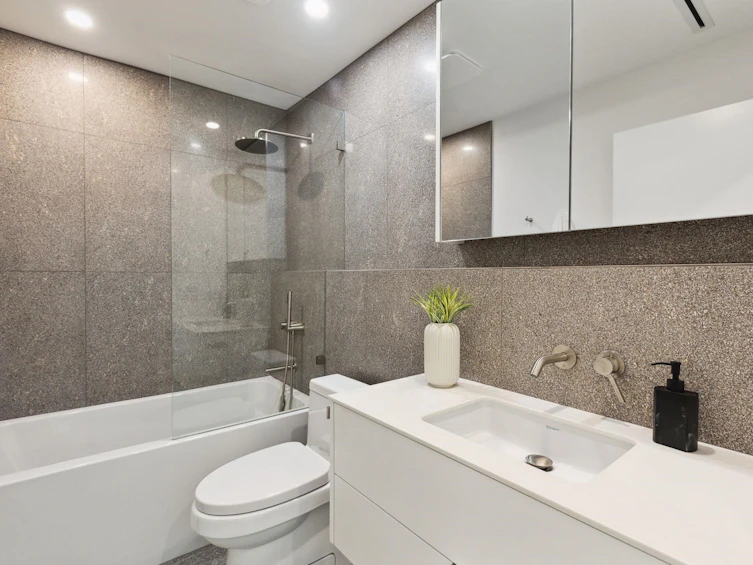 3232 Columbia Street, Vancouver, BC, V5Y 1Y7 - 21