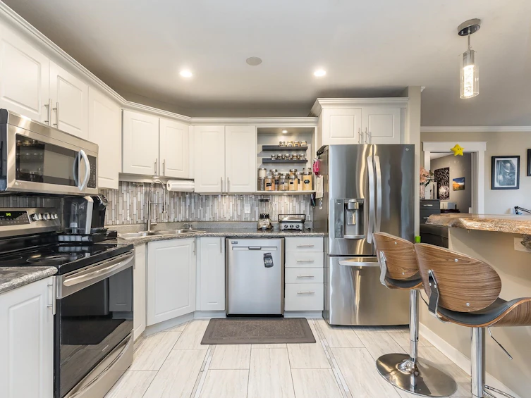 206-33502 George Ferguson Way, Abbotsford, BC, V2S 8G3 - 8