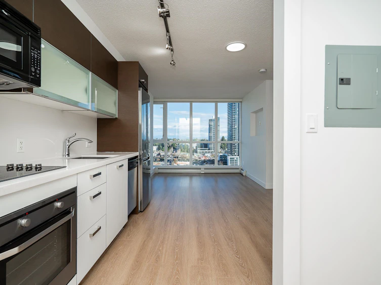 2112-10777 University Drive, Surrey, BC, V3T 0E7 - 3