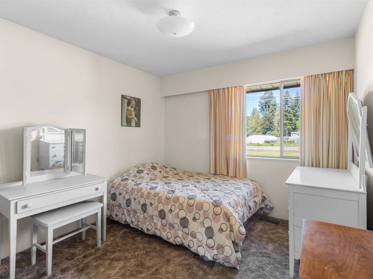 25714 Dewdney Trunk Road, Maple Ridge, BC, V4R 1Y2 - 25