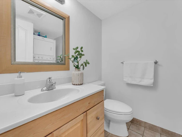 3295 Mountain Highway, North Vancouver, BC, V7K 2H4 - 11