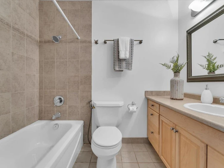 3295 Mountain Highway, North Vancouver, BC, V7K 2H4 - 16