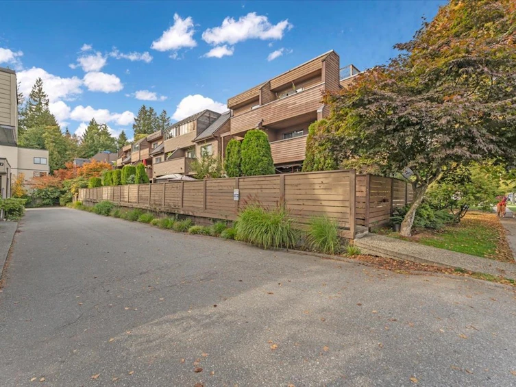 3295 Mountain Highway, North Vancouver, BC, V7K 2H4 - 32