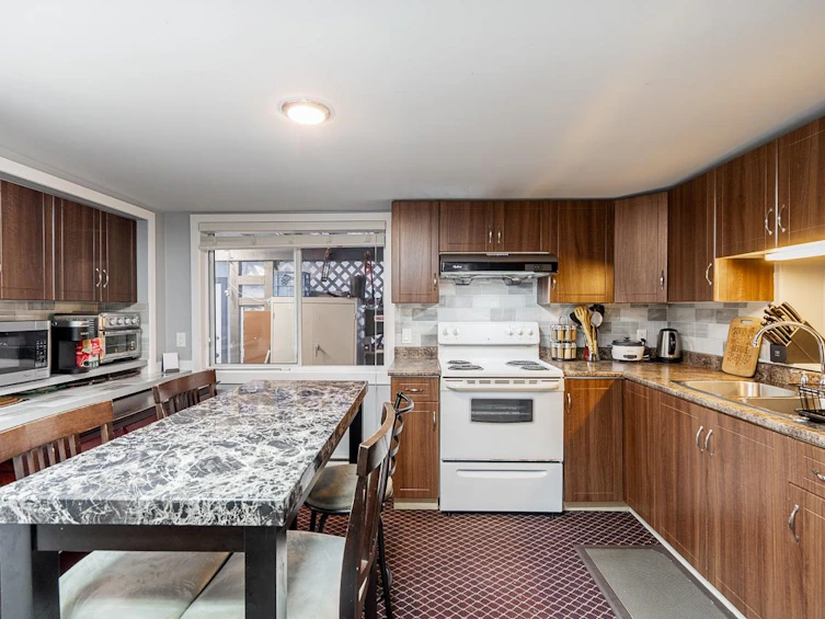 18516 64 Avenue, Surrey, BC, V3S 8J6 - 17