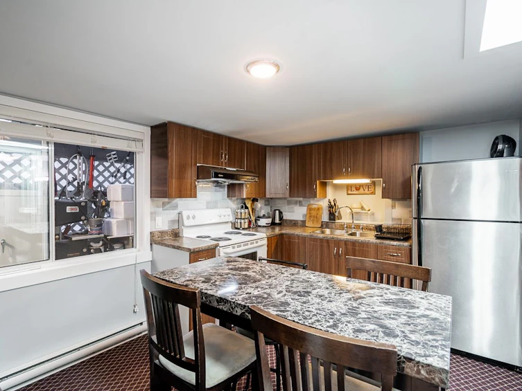 18516 64 Avenue, Surrey, BC, V3S 8J6 - 18