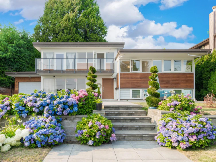 1555 Lawson Avenue, West Vancouver, BC, V7V 2C8