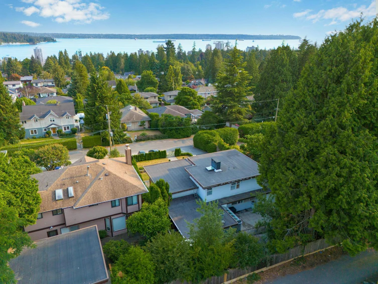 1555 Lawson Avenue, West Vancouver, BC, V7V 2C8 - 2