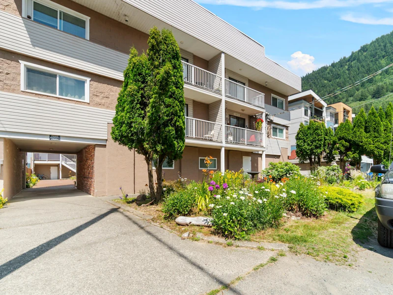11 - 450 Esplanade Avenue, Harrison Hot Springs BC V0M 1A3