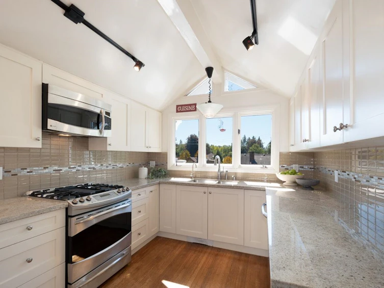 3132 Maple Street, Vancouver, BC, V6J 4X3 - 18