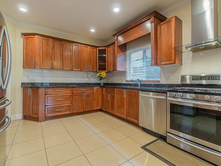 7008 Union Street, Burnaby, BC, V5A 1H9 - 13