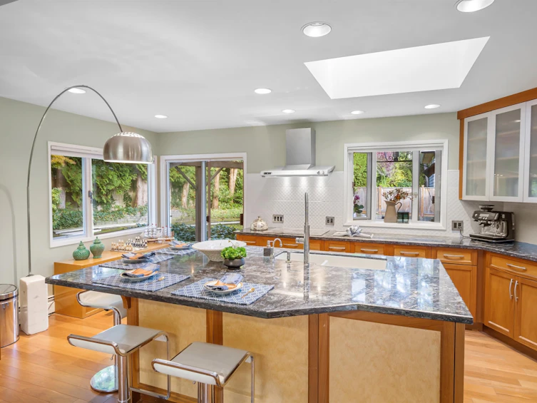 14 Sennok Crescent, Vancouver, BC, V6N 2E4 - 5