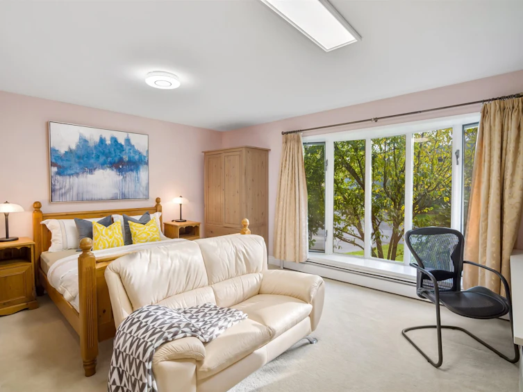14 Sennok Crescent, Vancouver, BC, V6N 2E4 - 9