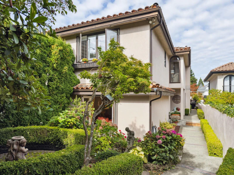 1735 W 16th Avenue, Vancouver BC V6J 2L9
