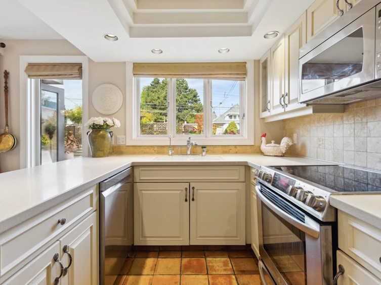 1735 W 16 Avenue, Vancouver, BC, V6J 2L9 - 7