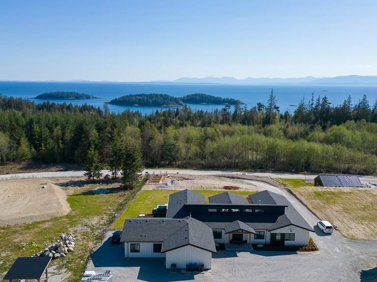 6724 Acorn Road, Sechelt, BC, V7Z 0N3 - 3