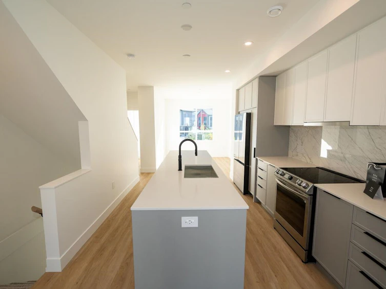 38074 Helm Way, Squamish, BC, V8B 1E6 - 2