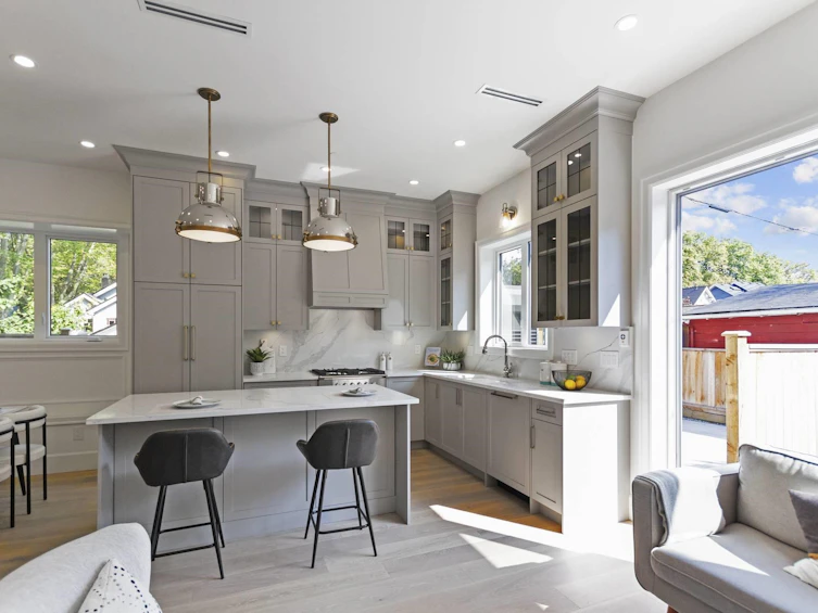 2850 Mackenzie Street, Vancouver, BC, V6K 4A2 - 2