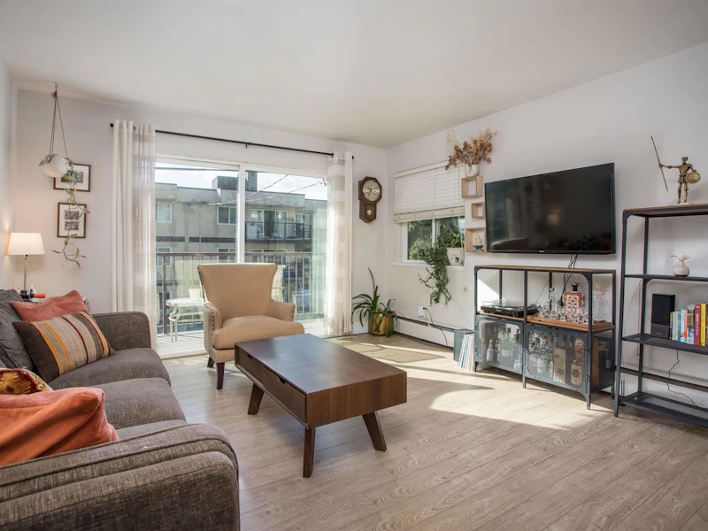 105 - 241 St. Andrews Avenue, North Vancouver BC V7L 3K8