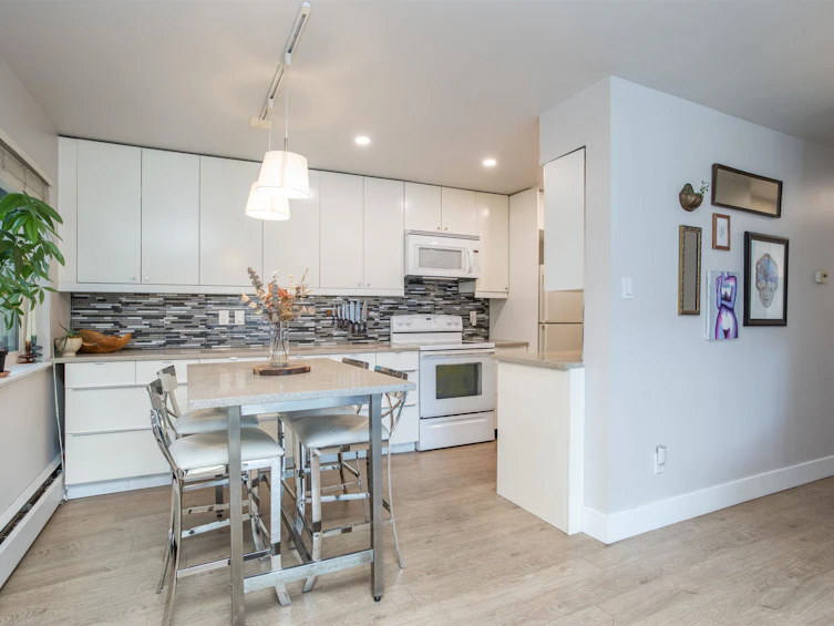 105-241 St. Andrews Avenue, North Vancouver, BC, V7L 3K8 - 5
