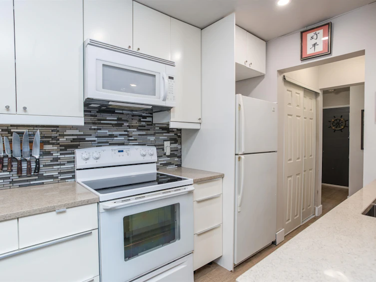 105-241 St. Andrews Avenue, North Vancouver, BC, V7L 3K8 - 9