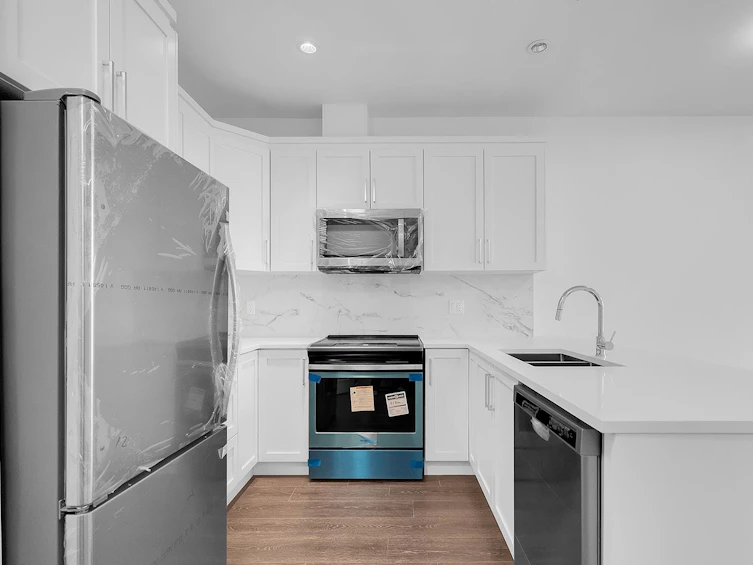 210-9983 E Barnston Drive, Surrey, BC, V4N 6T3 - 4