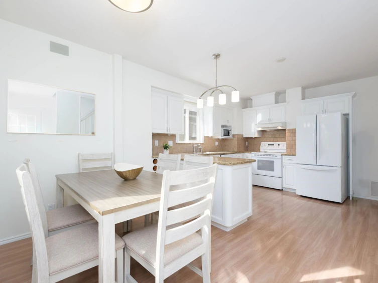 2528 Napier Street, Vancouver, BC, V5K 2W5 - 10