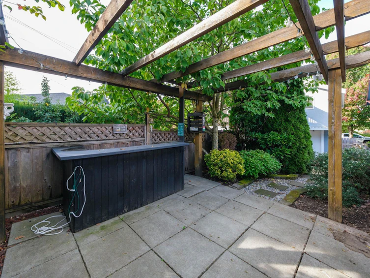 2528 Napier Street, Vancouver, BC, V5K 2W5 - 32