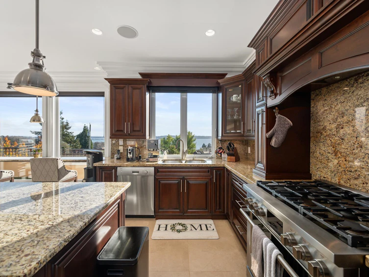 15781 Pacific Avenue, Surrey, BC, V4B 1S5 - 13
